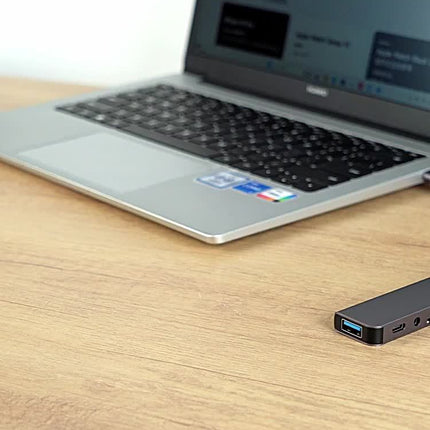 8-in-1 USB Hub with Audio Jack – Multi-Port USB-Powered Adapter for Tablets | Expand Connectivity Easily