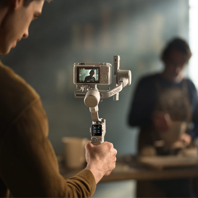 DJI RS 4 Mini Gimbal Stabilizer – Lightweight, Intelligent Tracking, 2nd-Gen Axis Locks, Native Vertical Shooting